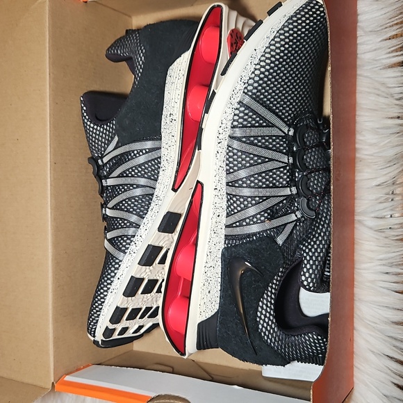 Nike Shox | Black/Gray/White/Red | Brand New in Box | Size 11 main image 7
